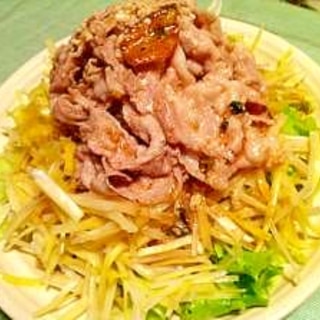 冷しゃぶと黄ニラの黒酢うどん